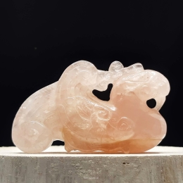 Amulet, Gołąb Dobrych Uczuć, Różowy Kryształ Górski 8x4,5 cm