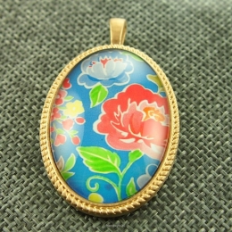 Resin Cabochone in cast with a three dimensional effect, size 47x30mm. 